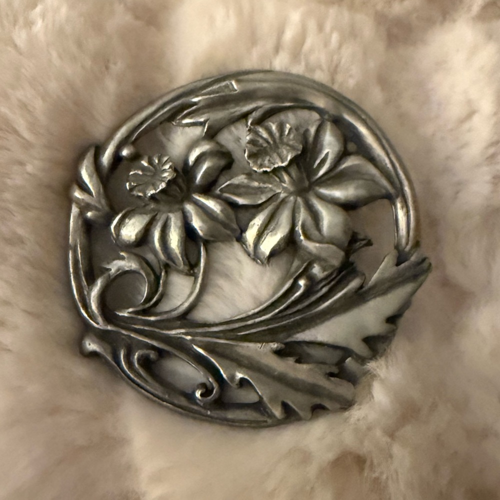 1987 Seagull Pewter Floral Brooch - Picture 2 of 11